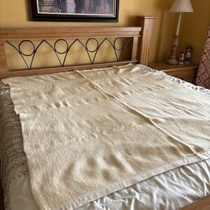 Vintage St. Mary’s 100% Wool Cream Blanket. Size 76.5/68in.